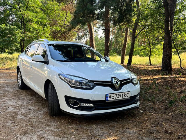 Рено Меган 2014 в Днепре (Днепропетровске) на Automoto.ua Белый Рено Меган, объемом двигателя 1.5 л и пробегом 200 тыс. км за 8900 $, фото 1 на Automoto.ua
