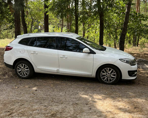 Білий Рено Меган, об'ємом двигуна 1.5 л та пробігом 200 тис. км за 9100 $, фото 1 на Automoto.ua