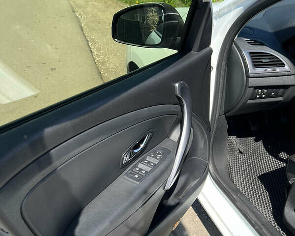 Белый Рено Меган, объемом двигателя 1.5 л и пробегом 290 тыс. км за 8799 $, фото 1 на Automoto.ua