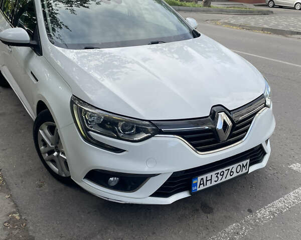 Белый Рено Меган, объемом двигателя 1.46 л и пробегом 260 тыс. км за 9800 $, фото 1 на Automoto.ua