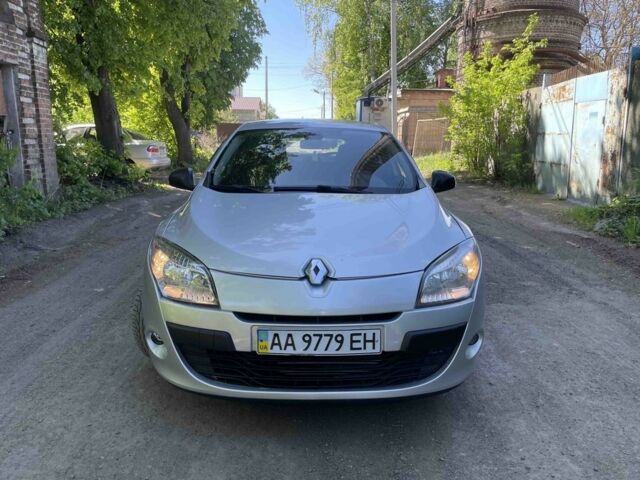Білий Рено Меган, об'ємом двигуна 1.5 л та пробігом 252 тис. км за 5600 $, фото 1 на Automoto.ua