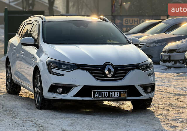 Белый Рено Меган, объемом двигателя 1.46 л и пробегом 226 тыс. км за 13300 $, фото 1 на Automoto.ua
