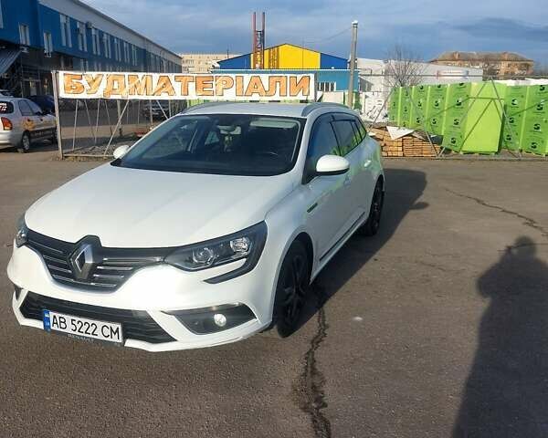 Белый Рено Меган, объемом двигателя 1.46 л и пробегом 207 тыс. км за 12500 $, фото 1 на Automoto.ua