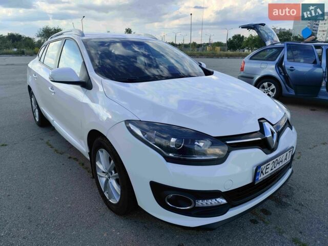 Белый Рено Меган, объемом двигателя 1.5 л и пробегом 210 тыс. км за 10700 $, фото 1 на Automoto.ua