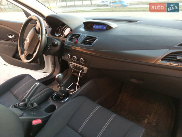 Білий Рено Меган, об'ємом двигуна 1.5 л та пробігом 275 тис. км за 8900 $, фото 1 на Automoto.ua