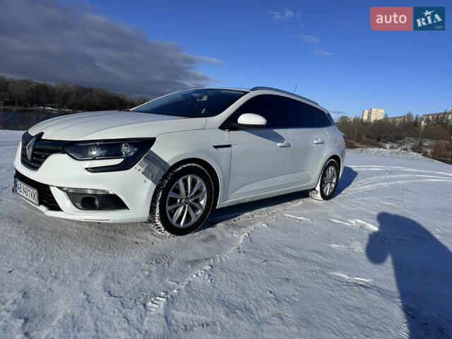 Белый Рено Меган, объемом двигателя 1.46 л и пробегом 141 тыс. км за 11200 $, фото 1 на Automoto.ua