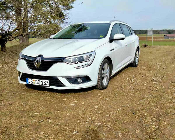 Белый Рено Меган, объемом двигателя 1.6 л и пробегом 126 тыс. км за 14100 $, фото 1 на Automoto.ua