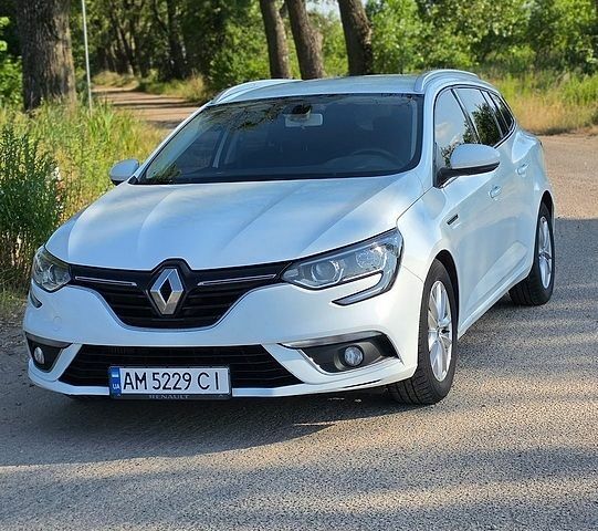 Белый Рено Меган, объемом двигателя 1.46 л и пробегом 111 тыс. км за 14500 $, фото 1 на Automoto.ua