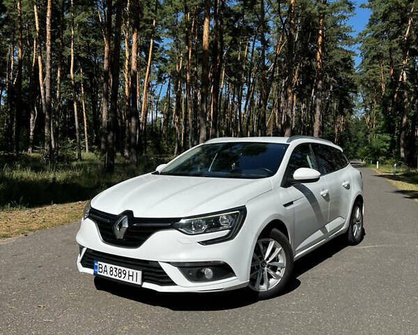 Белый Рено Меган, объемом двигателя 1.46 л и пробегом 185 тыс. км за 13200 $, фото 1 на Automoto.ua