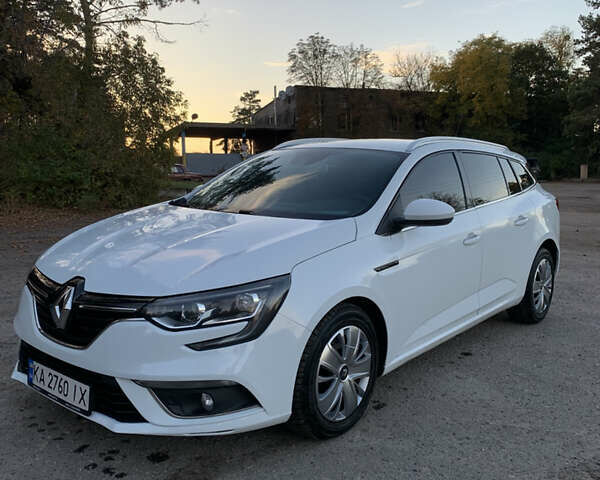 Рено Меган 2017 у Богодухове на Automoto.ua Білий Рено Меган, об'ємом двигуна 1.46 л та пробігом 289 тис. км за 11300 $, фото 1 на Automoto.ua