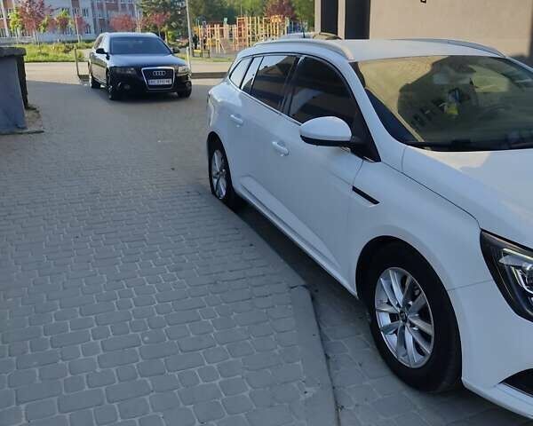 Белый Рено Меган, объемом двигателя 1.46 л и пробегом 230 тыс. км за 11800 $, фото 1 на Automoto.ua