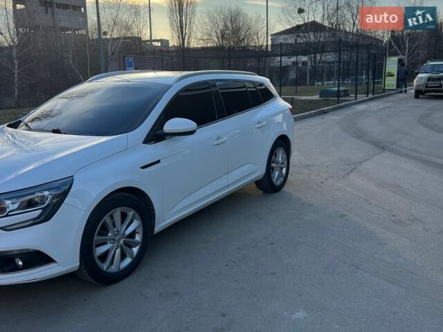 Белый Рено Меган, объемом двигателя 1.46 л и пробегом 195 тыс. км за 12500 $, фото 1 на Automoto.ua