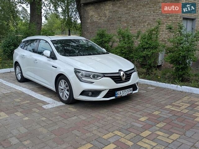 Белый Рено Меган, объемом двигателя 1.5 л и пробегом 208 тыс. км за 14000 $, фото 1 на Automoto.ua