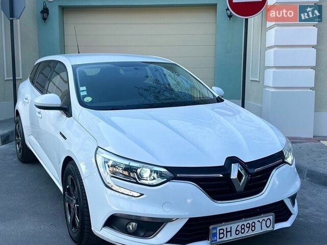 Белый Рено Меган, объемом двигателя 1.5 л и пробегом 200 тыс. км за 10999 $, фото 1 на Automoto.ua