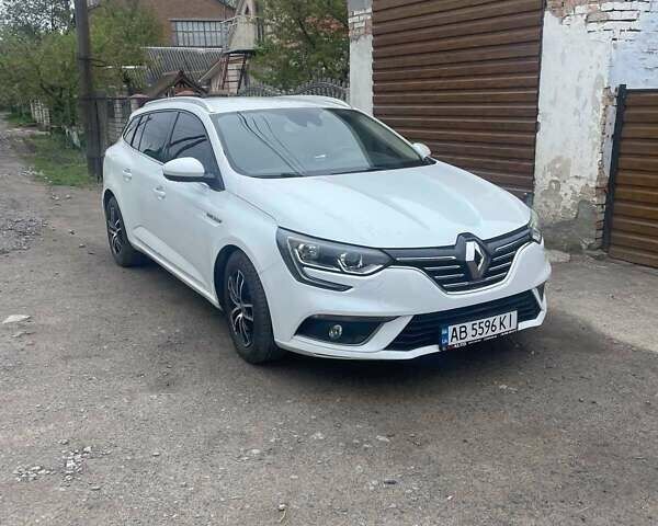 Белый Рено Меган, объемом двигателя 1.5 л и пробегом 205 тыс. км за 11500 $, фото 1 на Automoto.ua