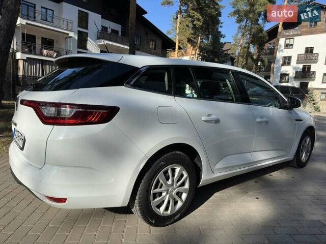 Белый Рено Меган, объемом двигателя 1.2 л и пробегом 190 тыс. км за 10000 $, фото 1 на Automoto.ua