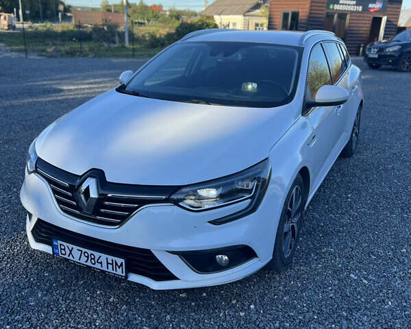 Білий Рено Меган, об'ємом двигуна 1.5 л та пробігом 300 тис. км за 12500 $, фото 1 на Automoto.ua