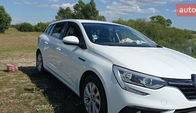 Белый Рено Меган, объемом двигателя 1.46 л и пробегом 202 тыс. км за 12000 $, фото 1 на Automoto.ua