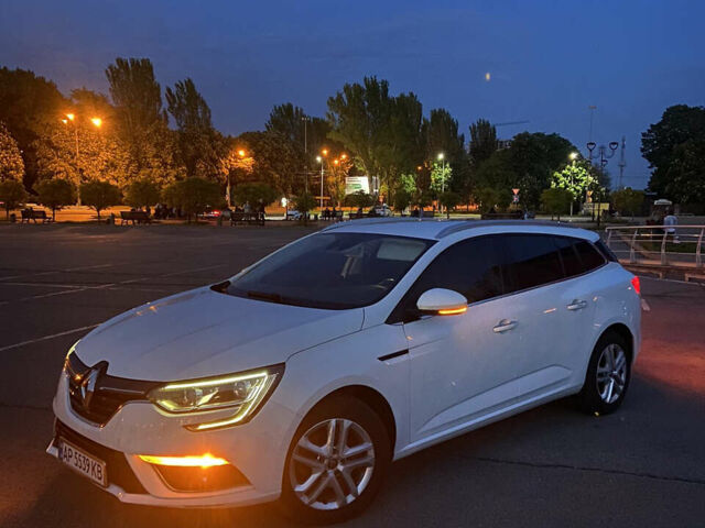 Белый Рено Меган, объемом двигателя 1.5 л и пробегом 250 тыс. км за 11700 $, фото 1 на Automoto.ua
