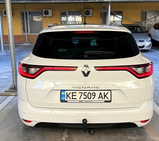 Белый Рено Меган, объемом двигателя 1.5 л и пробегом 250 тыс. км за 12200 $, фото 1 на Automoto.ua