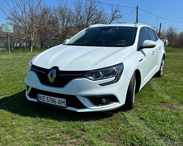 Белый Рено Меган, объемом двигателя 1.46 л и пробегом 370 тыс. км за 13000 $, фото 1 на Automoto.ua