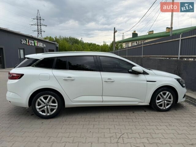 Белый Рено Меган, объемом двигателя 1.46 л и пробегом 220 тыс. км за 11100 $, фото 1 на Automoto.ua