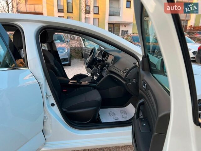 Белый Рено Меган, объемом двигателя 1.46 л и пробегом 225 тыс. км за 10499 $, фото 1 на Automoto.ua