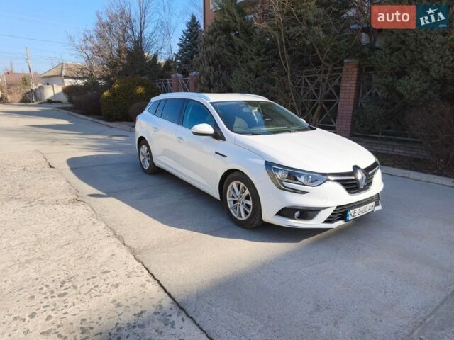 Белый Рено Меган, объемом двигателя 1.46 л и пробегом 219 тыс. км за 12800 $, фото 1 на Automoto.ua