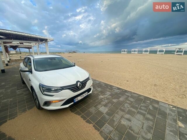 Белый Рено Меган, объемом двигателя 1.6 л и пробегом 229 тыс. км за 12500 $, фото 1 на Automoto.ua