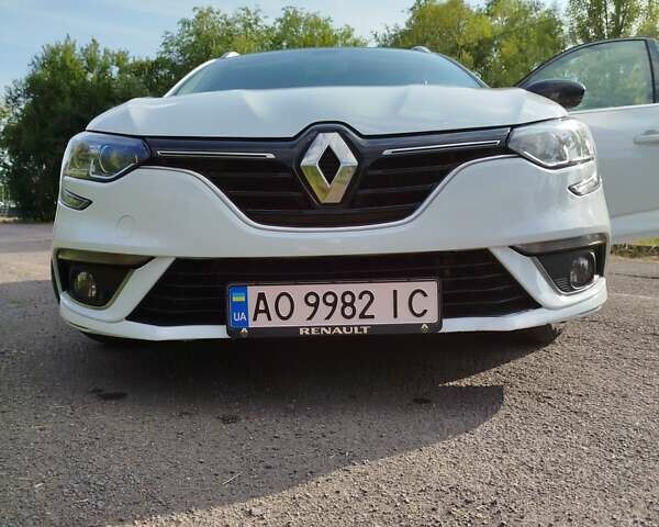 Білий Рено Меган, об'ємом двигуна 1.46 л та пробігом 252 тис. км за 12500 $, фото 1 на Automoto.ua