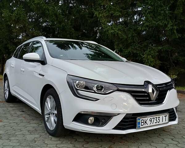Белый Рено Меган, объемом двигателя 1.5 л и пробегом 222 тыс. км за 12600 $, фото 1 на Automoto.ua