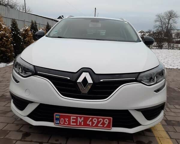 Белый Рено Меган, объемом двигателя 1.33 л и пробегом 207 тыс. км за 12300 $, фото 1 на Automoto.ua
