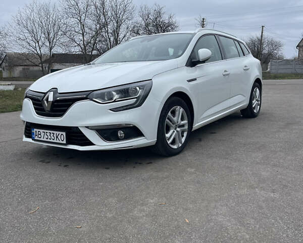 Белый Рено Меган, объемом двигателя 1.46 л и пробегом 133 тыс. км за 15000 $, фото 1 на Automoto.ua