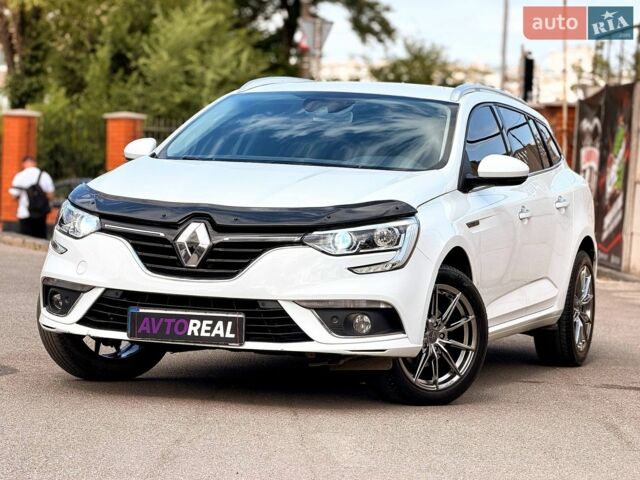 Білий Рено Меган, об'ємом двигуна 1.46 л та пробігом 125 тис. км за 15000 $, фото 1 на Automoto.ua