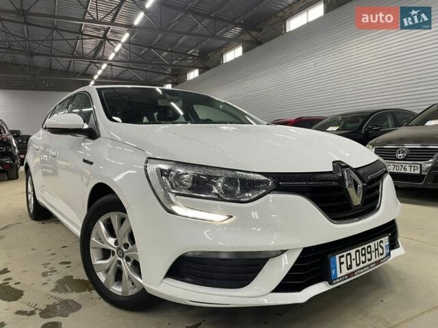 Белый Рено Меган, объемом двигателя 1.5 л и пробегом 250 тыс. км за 12800 $, фото 1 на Automoto.ua