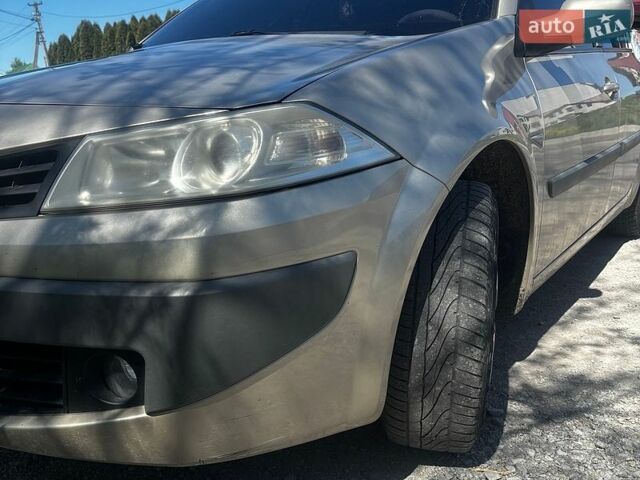 Бежевый Рено Меган, объемом двигателя 1.6 л и пробегом 290 тыс. км за 4750 $, фото 1 на Automoto.ua