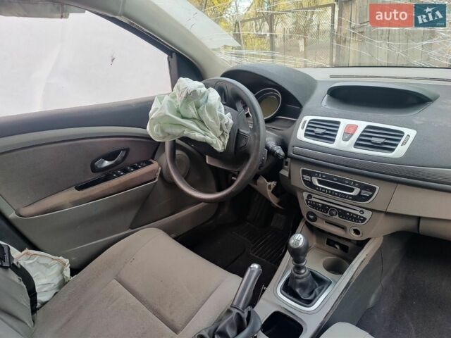 Бежевый Рено Меган, объемом двигателя 1.5 л и пробегом 280 тыс. км за 1800 $, фото 1 на Automoto.ua