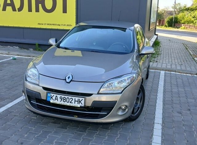 Бежевый Рено Меган, объемом двигателя 1.5 л и пробегом 250 тыс. км за 7000 $, фото 1 на Automoto.ua