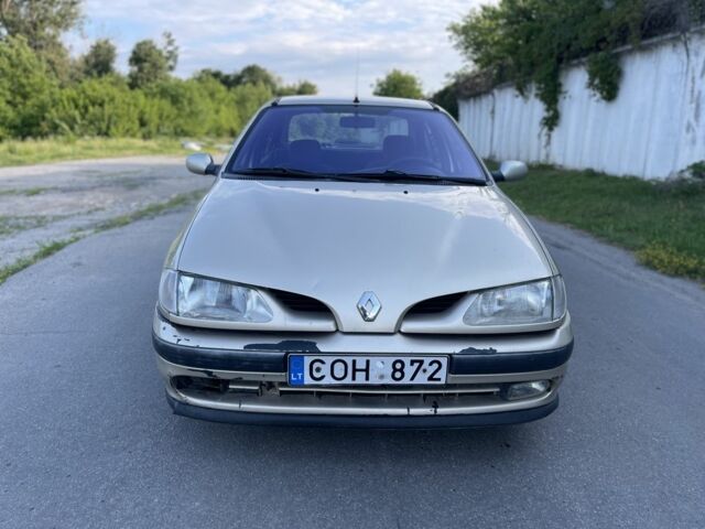 Бежевый Рено Меган, объемом двигателя 1.6 л и пробегом 200 тыс. км за 1300 $, фото 1 на Automoto.ua