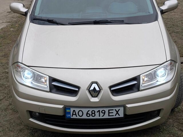 Бежевый Рено Меган, объемом двигателя 1.6 л и пробегом 214 тыс. км за 3950 $, фото 1 на Automoto.ua