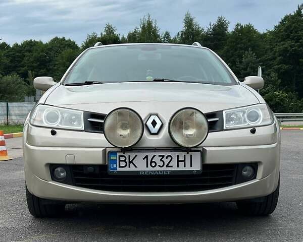 Бежевый Рено Меган, объемом двигателя 1.6 л и пробегом 274 тыс. км за 6200 $, фото 1 на Automoto.ua