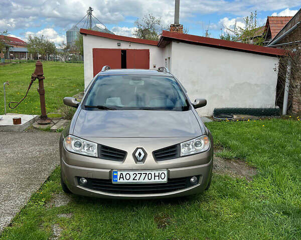 Бежевый Рено Меган, объемом двигателя 1.6 л и пробегом 333 тыс. км за 4100 $, фото 1 на Automoto.ua
