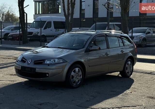 Бежевый Рено Меган, объемом двигателя 1.6 л и пробегом 209 тыс. км за 5650 $, фото 1 на Automoto.ua