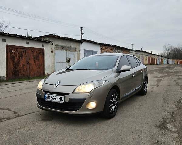 Бежевый Рено Меган, объемом двигателя 1.6 л и пробегом 209 тыс. км за 5750 $, фото 1 на Automoto.ua
