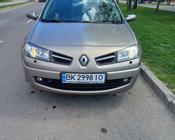 Бежевий Рено Меган, об'ємом двигуна 0 л та пробігом 290 тис. км за 6555 $, фото 1 на Automoto.ua