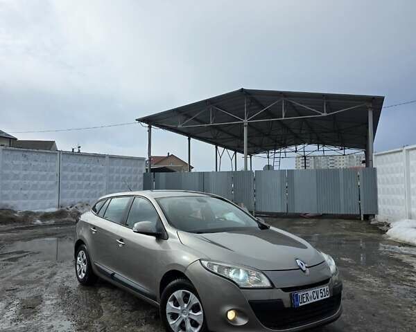 Бежевый Рено Меган, объемом двигателя 1.46 л и пробегом 251 тыс. км за 5700 $, фото 1 на Automoto.ua