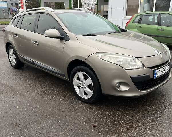 Бежевый Рено Меган, объемом двигателя 1.46 л и пробегом 283 тыс. км за 7100 $, фото 1 на Automoto.ua