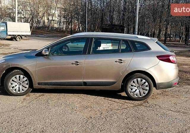 Бежевый Рено Меган, объемом двигателя 1.6 л и пробегом 173 тыс. км за 7750 $, фото 1 на Automoto.ua