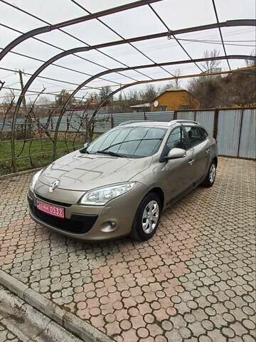 Бежевый Рено Меган, объемом двигателя 1.6 л и пробегом 219 тыс. км за 7700 $, фото 1 на Automoto.ua