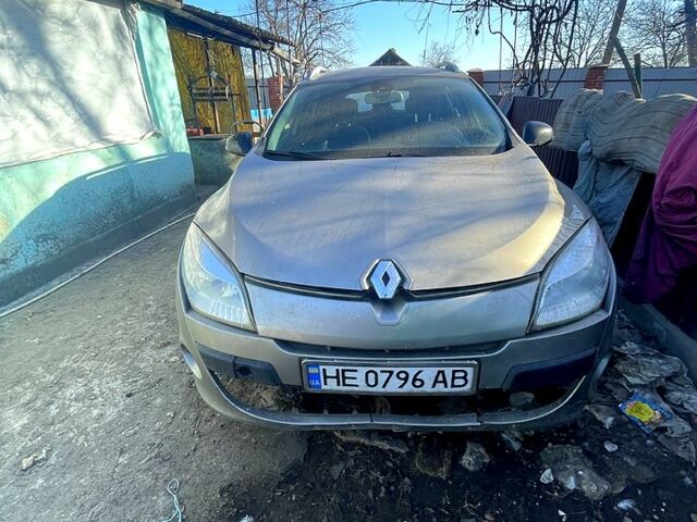 Бежевый Рено Меган, объемом двигателя 1.4 л и пробегом 0 тыс. км за 2500 $, фото 1 на Automoto.ua